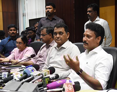 தமிழக பள்ளிப் பாடத்திட்டத்தில் மாற்றம்: நவ. 23, 24ல் முக்கிய ஆலோசனை!