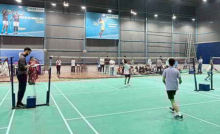 தேசிய பூப்பந்து: தமிழகம் உள்ளிட்ட 4 அணிகள் இறுதிச் சுற்றுக்கு தோ்வு