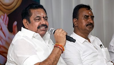 அதிமுக மாவட்டச் செயலாளர்கள் கூட்டம் தொடங்கியது!