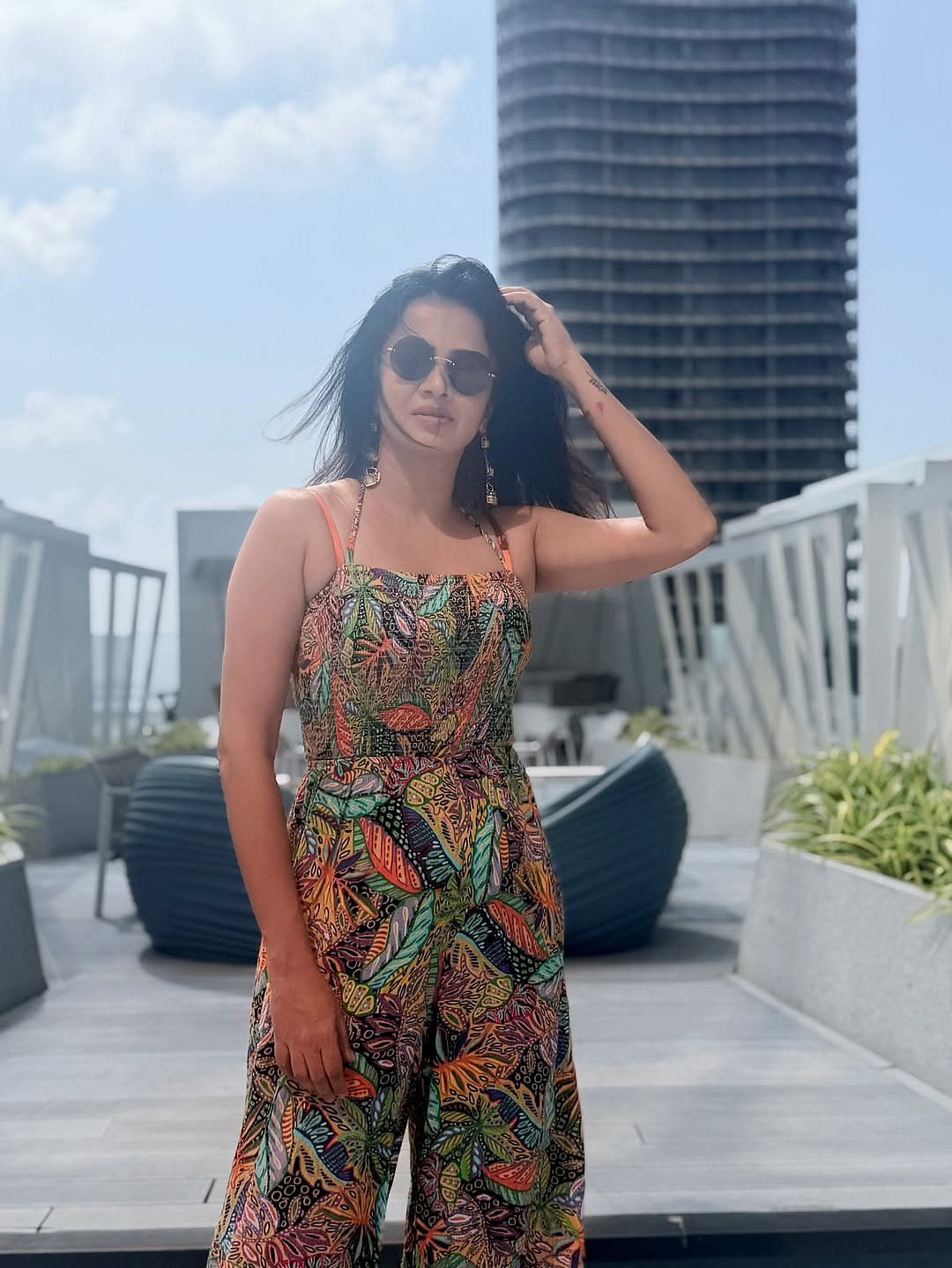 இலங்கையில் நாயகி ஊர்வலம்... அஞ்சனா!