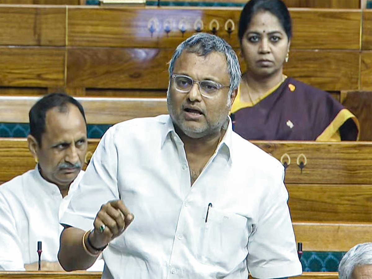 தமிழகத்தை பற்றி பிரதமருக்கும்
அமித்ஷாவுக்கும் அக்கறை இல்லை: கார்த்தி சிதம்பரம்!