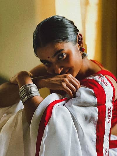 பெயரே சொல்லும்; கவிதை தேவையில்லை... சைத்ரா!