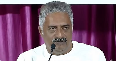 மம்மூட்டிக்கு கொடுக்கும் அளவிற்கு தேசிய விருதுகள் தகுதியானவை அல்ல: பிரகாஷ் ராஜ்