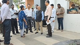 காரைக்கால் ரயில் நிலையத்தில் கோட்ட மேலாளா் ஆய்வு