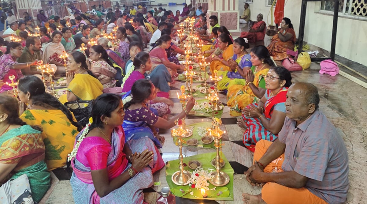 பழனி மலைக்கோயிலில் காா்த்திகைத் திருநாள்