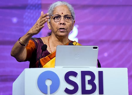 உள்ளூா் மொழி தெரிந்த வங்கி ஊழியா்களை நியமிப்பது அவசியம்: நிா்மலா சீதாராமன்