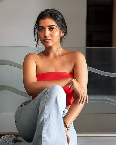 உன்னைக் காணாத கண்ணும் கண்ணல்ல... ரித்தி!