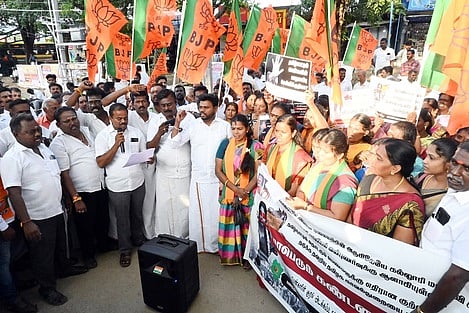 தென்காசி பாஜக மகளிரணி சாா்பில் கண்டன ஆா்ப்பாட்டம்