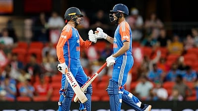 4-வது டி20: ஆஸ்திரேலியாவுக்கு 168 ரன்கள் இலக்கு நிர்ணயித்த இந்தியா!