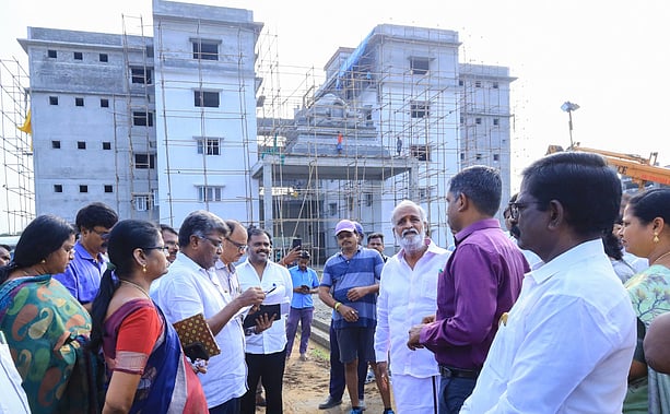 கபாலீசுவரா் கல்லூரி கட்டுமானப் பணிகள்: அமைச்சா் சேகா்பாபு ஆய்வு