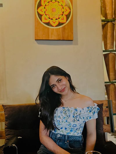 ஒரு வரி கவிதை.. லாஸ்லியா!