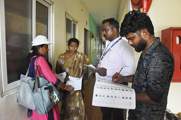 தமிழ்நாட்டில் 5 கோடி எஸ்.ஐ.ஆர். படிவங்கள் விநியோகம்: தேர்தல் ஆணையம் தகவல்