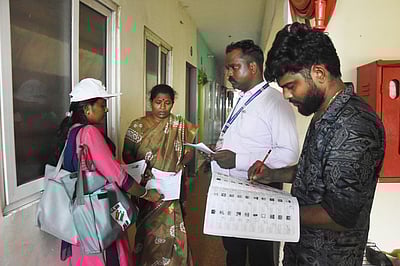 தமிழ்நாட்டில் 5 கோடி எஸ்.ஐ.ஆர். படிவங்கள் விநியோகம்: தேர்தல் ஆணையம் தகவல்