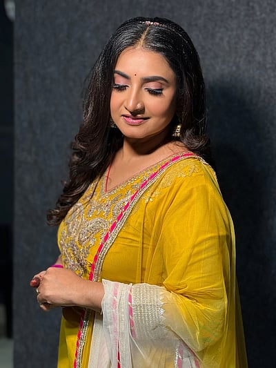 மஞ்சள் வெய்யில்... சுஜிதா!