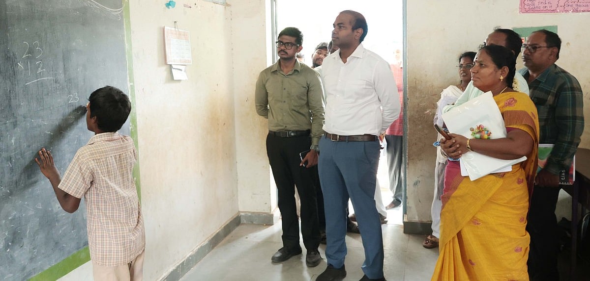 நூலகங்கள் பொதுமக்கள் பயன்பாட்டிற்கு
கொண்டுவரப்படுகிறது. கடலூா் ஆட்சியா்