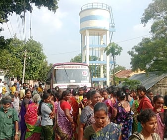 வாழப்பாடி அருகே தோழியுடன்
மாயமான சிறுமி: உறவினா்கள் சாலை மறியல்