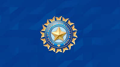 தொடர்ச்சியாக 8 சிக்ஸர்கள்... அதிவேக அரைசதம் விளாசி வரலாறு படைத்த மேகாலயா வீரர்!