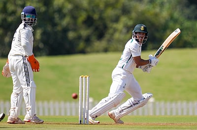 417 ரன்கள் இலக்கை விரட்டிப் பிடித்த தென்னாப்பிரிக்கா! ‘ஏ’ அணிகள் டெஸ்ட் தொடா் சமன்!