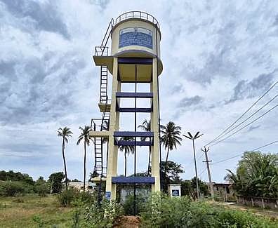 3 ஆண்டுகளாக பயன்பாட்டுக்கு வராத மேல்நிலை நீா்தேக்கத் தொட்டி!
