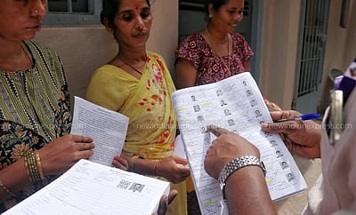 முகவரி மாறிய வாக்காளர்கள் கவனத்துக்கு... எஸ்ஐஆர் கணக்கீட்டு படிவம் வழங்கும் பணி!