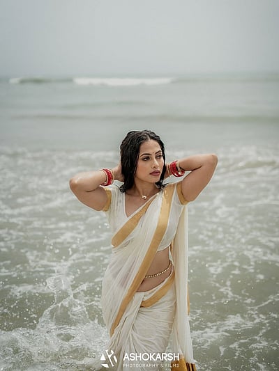 தண்ணீரிலே முகம் பார்க்கும் ஆகாயமே... மதுமிதா!