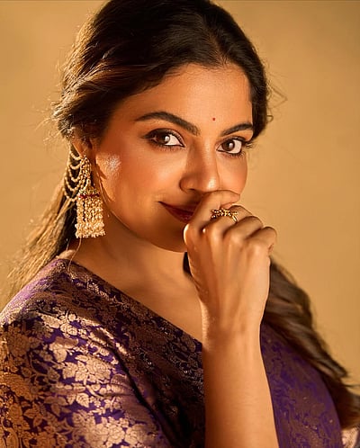 புதிய பார்வை... நிகிலா விமல்! 