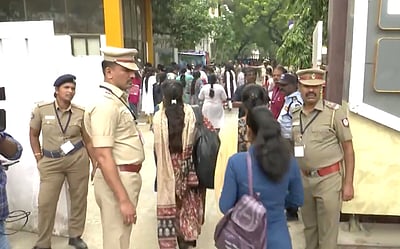 2 ஆம் நிலைக் காவலா் பணிக்கான தோ்வு: தமிழகம் முழுவதும் 1.96 லட்சம் போ்  எழுதினா்!