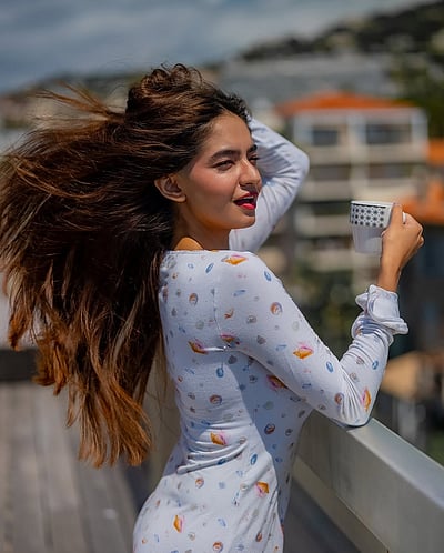 ஒரு கோப்பை விடியல்... அனுஷ்கா சென்! 