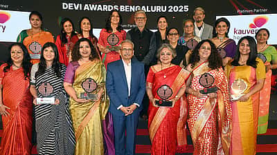 பெங்களூரில் விழா! 11 சாதனைப் பெண்களுக்கு தேவி விருதுகள்! 