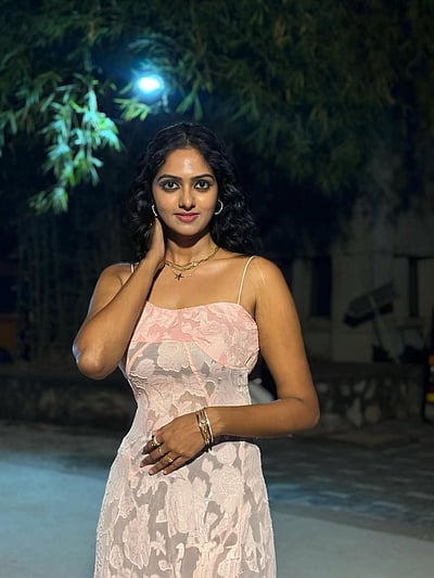 பிங்க் பட் பவர்ஃபுல்... நேஹா பர்வீன்! 