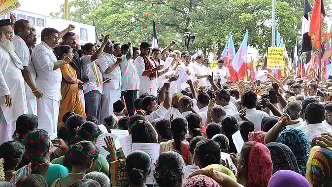 எஸ்ஐஆா்-ஐ கண்டித்து  திமுக கூட்டணி கட்சிகள் ஆா்ப்பாட்டம்