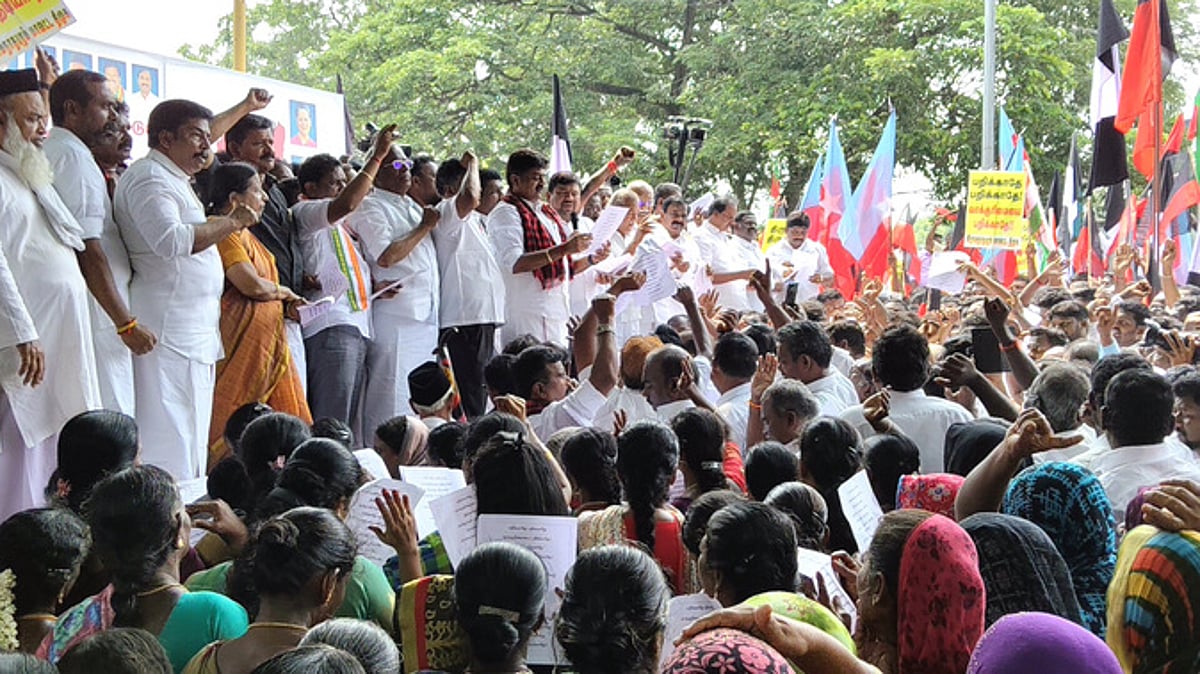 எஸ்ஐஆா்-ஐ கண்டித்து திமுக கூட்டணி கட்சிகள் ஆா்ப்பாட்டம்