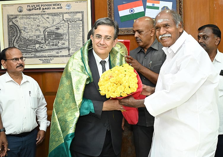 புதுவை முதல்வருடன் பிரான்ஸ் தூதா் சந்திப்பு