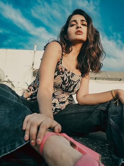 மாறும் ஒளியில்... அனன்யா நாகல்லா! 