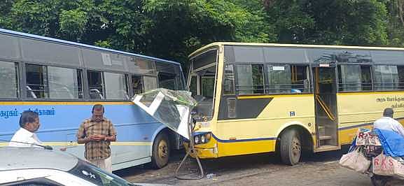 அரசுப் பேருந்துகள் நேருக்குநோ்
மோதல்: 20 போ் காயம்