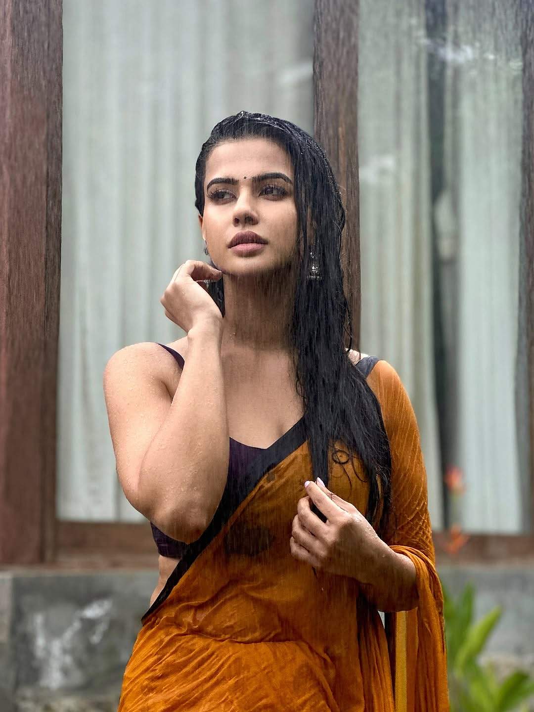 எப்போதும் மழை... சர்மிளா மந்த்ரா!