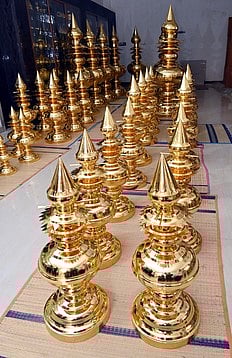 குடந்தை ஆதிகும்பேசுவரா் 
கோயில் குடமுழுக்குக்கான தங்கக் கலசங்கள் தயாா்