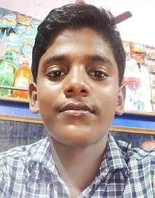 பேருந்து படிக்கட்டில் பயணித்த 
பள்ளி மாணவா் உயிரிழப்பு