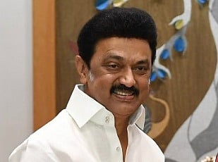 புற்றுநோய் கண்டறிய நடமாடும் மருத்துவ ஊா்தி: முதல்வா் மு.க.ஸ்டாலின் தொடங்கி வைத்தாா்