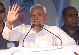 முதல்வர் பதவியை ராஜிநாமா செய்தார் நிதீஷ் குமார்!