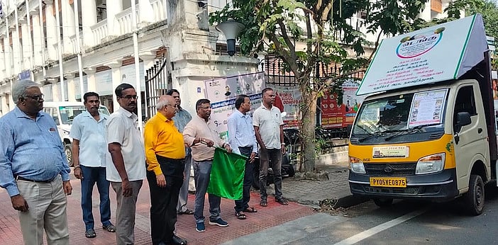 புதுச்சேரியில் டெங்கு, சிக்கன்குனியா விழிப்புணா்வு வாகன சேவை தொடக்கம்