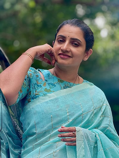 மனசெல்லாம் மகிழ்ச்சி... சுஜிதா!