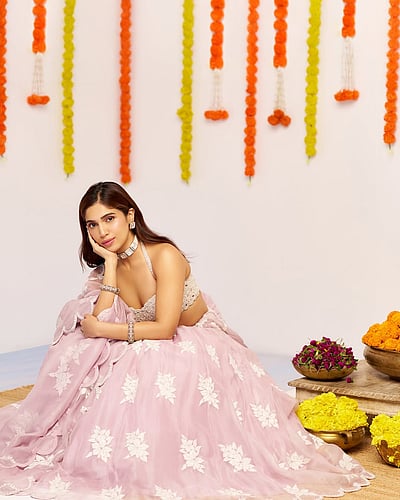 பூவாசம் வீசும் தருணம்... பூமி பெட்னெகர்! 