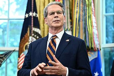 அமெரிக்கா்களுக்குப் பயிற்சி அளித்துவிட்டு வெளிநாட்டினா் தாயகம் திரும்ப வேண்டும்: அமெரிக்க நிதியமைச்சா்