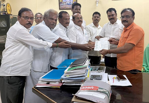 பேருந்து வசதி கோரி மனு