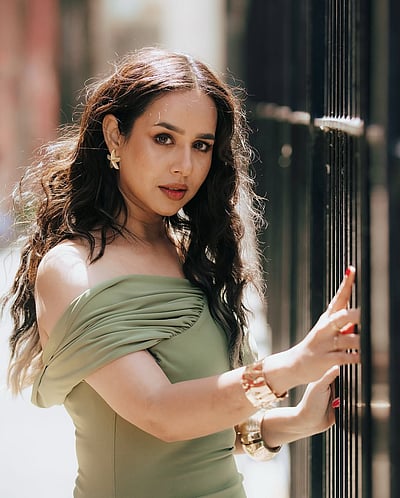 உங்களை நினைக்கிறேன்... சுனந்தா சர்மா!