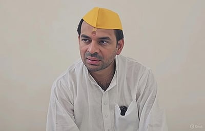 மஹுவா தொகுதி: லாலுவின் மூத்த மகன் பின்னடைவு  