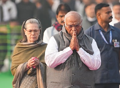 நேரு நினைவிடத்தில் காங்கிரஸ் தலைவர்கள் மரியாதை!