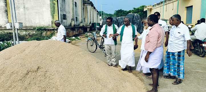 நிபந்தனையின்றி நெல்லை கொள்முதல் செய்ய வலியுறுத்தல்