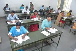 ஆசிரியா் தகுதித் தோ்வு:
தேனியில் 1,302 போ் பங்கேற்பு